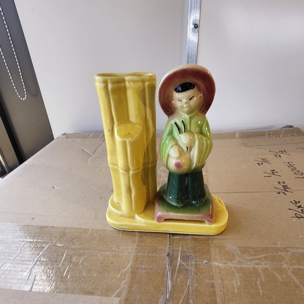 Vintage Shawnee Pottery Oriental Figurine With Bamboo Design Vase USA 702 "BIN A
